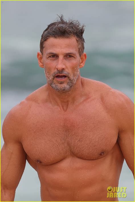 Australia S First Bachelor Tim Robards Looks So Fit At 40 See New Shirtless Photos Photo