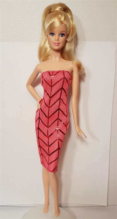 Soft Makeup Blonde Model Barbie Dolls Muse Kelly Strapless Dress