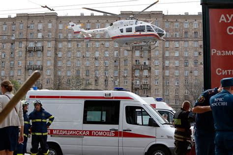 Moscow Metro Crash Pictures Underground Train Derails Killing 10 People Ibtimes Uk