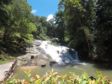 Suasana yang tenang dengan pamandangan alam yang menyejukkan sangat cocok untuk anda jadikan tempat bersantai di kedah. Pengalaman ke Air Terjun Lata Bayu, Kedah - Nothing to ...