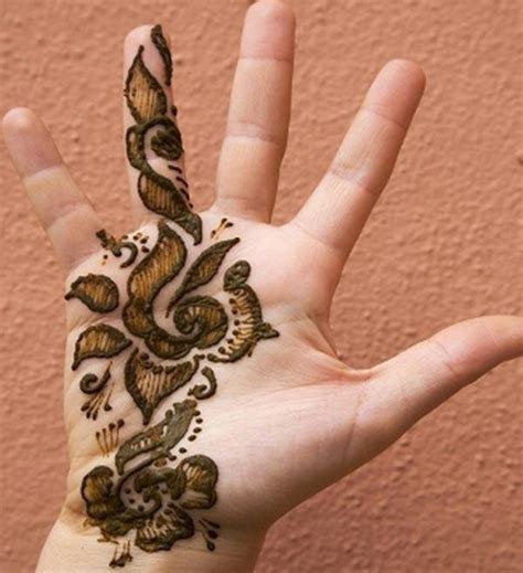 Then continue adding designs that radiate… read more » Henna Mehndi tattoo designs idea for palms of hands ...