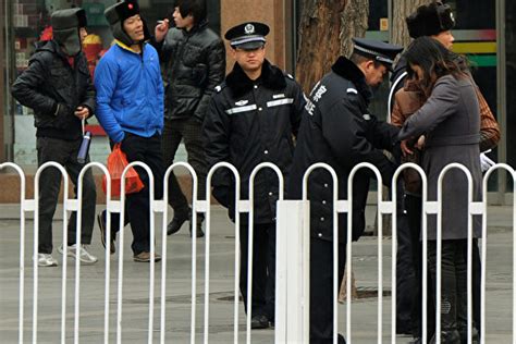 1927年3月6日，党国元老吴稚晖与时任中共中央总书记陈独秀闲谈，在坐的有同为元老的钮永建、民主人士杨杏佛和共产党员罗亦农。 —题记 百年前的中国，地裂权分，民不聊生。 正应了葛树贵那句我们穷人生来就是等死的命。 活着，成了无比高尚的代名词，活着，成了崇高的信. 建黨百年陷前所未有困境 專家：中共還能撐多久 ＊ 阿波羅新聞網