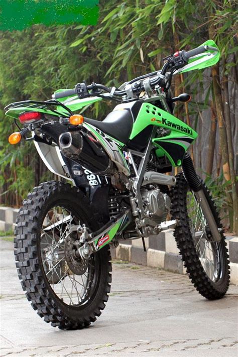 The chassis is more or less directly from the kawasaki kx450, which was redesigned in 2019. Kawasaki KLX 150 Special Adventure