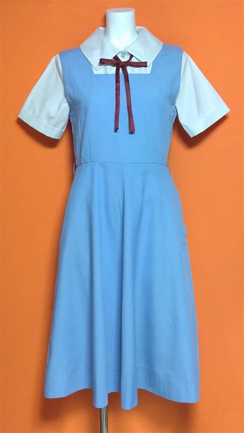 制服市場 広島県 女子制服 スカイブルーフレアジャンパースカート ブラウス 紐タイ 夏服 セット。