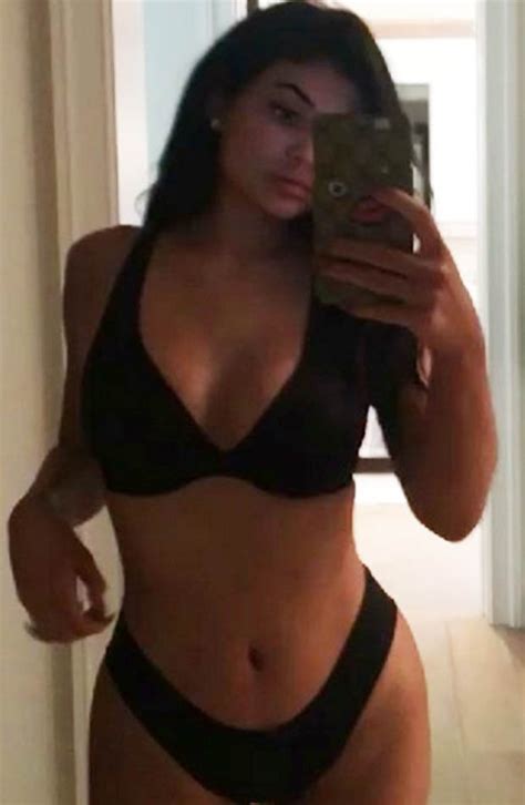 Kylie Jenner Shows Off Eye Popping Cleavage In Sexy Snapchat Striptease