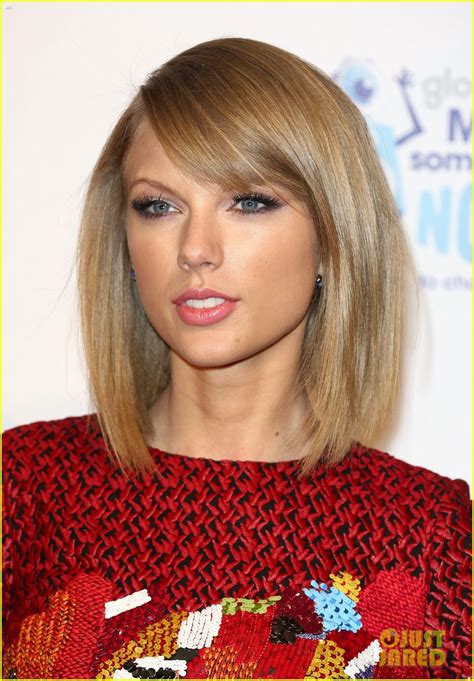 Taylor Swift Shows Off Her Toned Stems At Londons Jingle Ball Photo