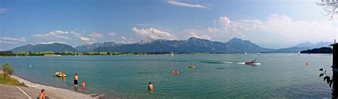 Im winter ist es normal, dass der forggensee abgestaut wird, um im frühjahr das wasser der schneeschmelze aus. Badefreuden am Forggensee Foto & Bild | deutschland ...