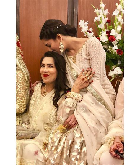 Unseen Adorable Pictures Of Mehwish Hayat With Her Mother Reviewitpk