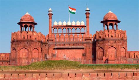 Top 10 Famous Historical Monuments And Places In India