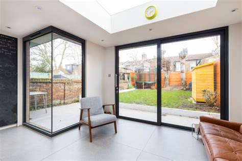 Create impact with wraparound corner windows | My Home Extension
