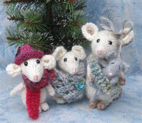 Download tiny toy mouse now! Knitted Mouse Family Pattern by ViolaSueKnits on Etsy