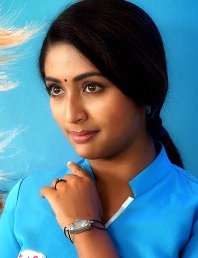 Sexy Actress Navya Nair Sexy Pictures Stills Wallpapers Cute Pictures Photogallery Unseen