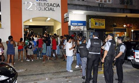 Ladeira Dos Tabajaras Grupo Faz Protesto Contra Prisão De Morador E