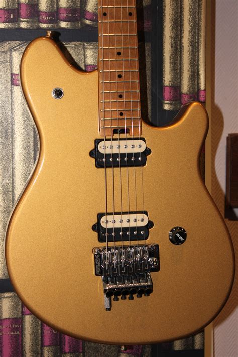 Guitares Electriques Peavey Evh Wolfgang Usa Special Occasion Gold 800