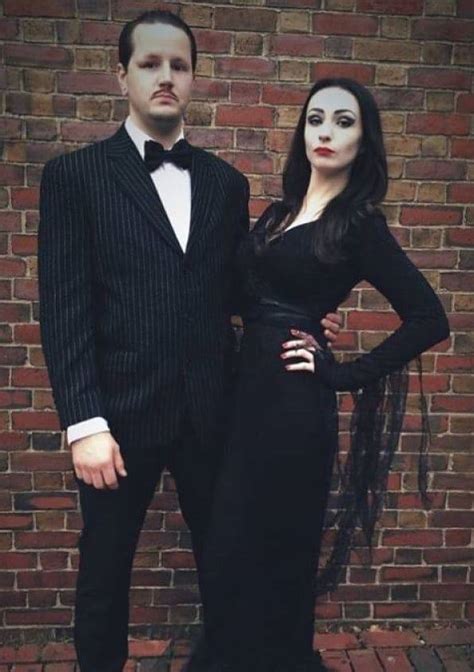 Awesome Couples Halloween Costumes Inspired By Popular Tv Shows Thatviralfeed