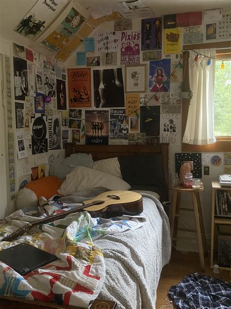 What These Iconic Photos Of 90s Teens In Their Bedrooms Can Teach Us