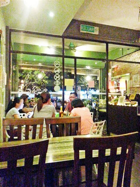 Tanjong malim şehrinin misafirleri tanjung malim dairesinde konaklayabilirler. Venoth's Culinary Adventures: Easy Cafe @ Tanjung Malim, Perak