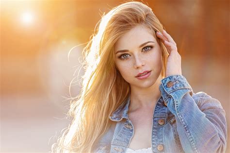 The good thing about human hair is that it can always be changed. Wallpaper : face, women, model, blonde, depth of field ...