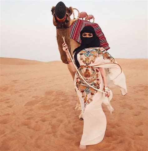 Dubai Desert Uae Desert Fashion Arab Fashion Arabian Women