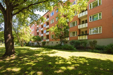 Ältere immobilien und häuser warten mit einem teilweise erheblichen sanierungsumfang auf dich. Eigentumswohnungen von Accentro im Heilmannring in Berlin ...