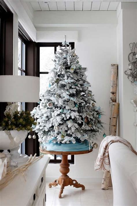 Vintage White Christmas Decorating