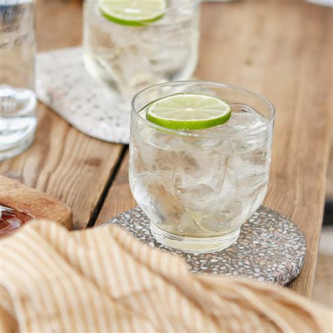 Lime Vodka Tonic Recipe | Absolut Drinks