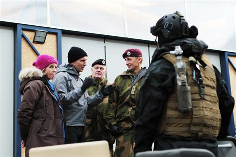 Compulsory for females born in 2000 or later. Rena leir | 12. desember 2012: Statsminister Jens ...