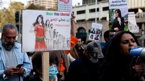 زن، زندگی، آزادی چرا به شعار اعتراضات ایران تبدیل شد؟ Bbc News فارسی