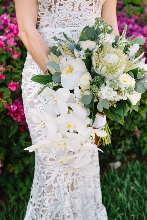 Choose your theme, then choose your favorite flowers and select your preferred colors. Tropical Bridal Bouquet #tropicalbride # ...