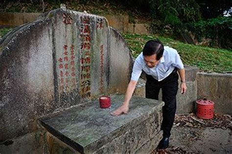 Tan tock seng was born in malacca in 1798. Tiong Bahru Estate: Tan Tock Seng clan's grave undertaking
