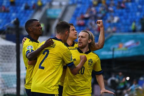 När spelar sverige sin första match i em 2021? Sverige Slovakien EM 2021: Emil Forsberg hjälte - nära ...