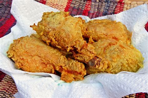 Goreng ayam dengan suhu yang sedang panasnya agar renyah dan tidak gosong. Resep: Ayam Goreng Tepung ala Kentucky ~ Ibu Muda Bijak