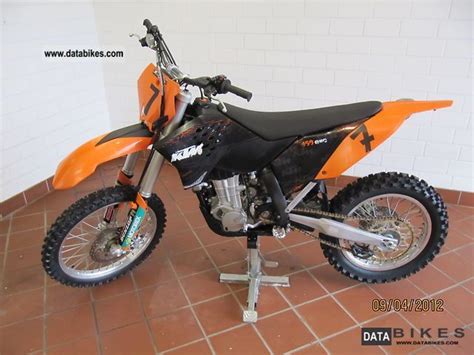 Know about 450 exc engine, design & styling, fuel consumption, performance & braking safety. 2009 KTM EXC 450