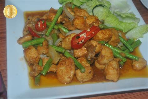Bukan setakat ada banyak cawangan, tapi mat rock siap ada. PATYSKITCHEN: AYAM GORENG KUNYIT BASAH / CHICKEN TUMERIC