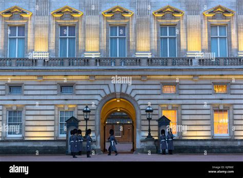 Exterior Of Buckingham Palace Westminster London Uk Stock Photo
