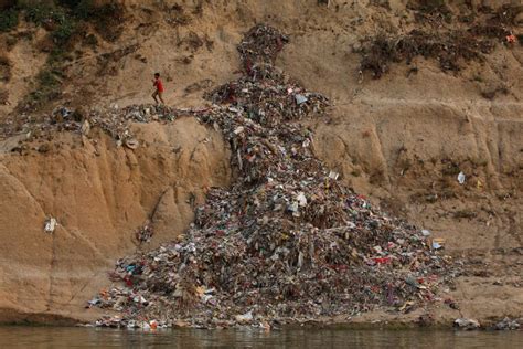 Indias Holy Ganges River Is Devastatingly Polluted Yet Provides Drinking Water For Over 400