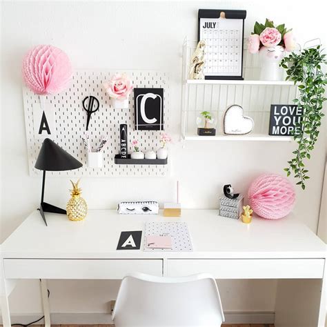 25 Pegboard Inspirations To Organize Your Office