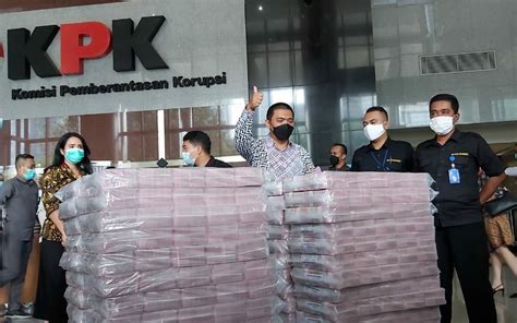 Mengintip indahnya gerhana matahari cincin di dunia. Lihat Nih, Gepokan Duit yang Disita dari Kasus Korupsi Edhy Prabowo - Nasional JPNN.com