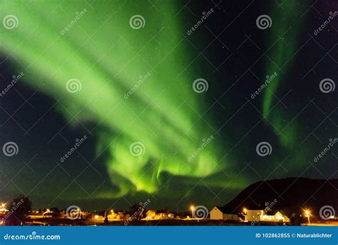Aurora Boreal Em Myre Em Noruega Imagem De Stock Imagem De Cenas