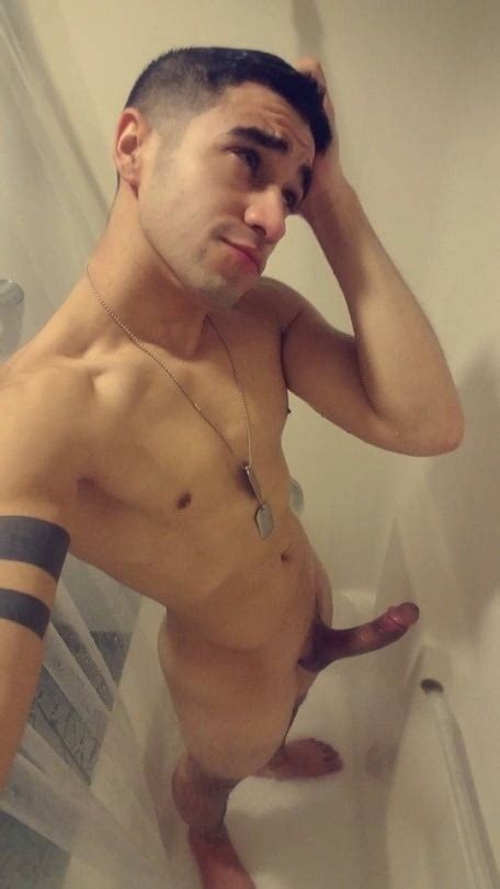 Amateur Guy Nude Selfie