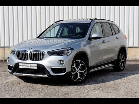 The xline gets nice leather seats that are electronically adjustable, a sportier designed leather steering wheel, and a. BMW X1 sDrive20d xLine - Meeusen