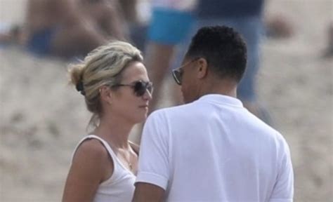 T J Holmes Grabs Amy Robachs Booty During Mexican Beach Getaway
