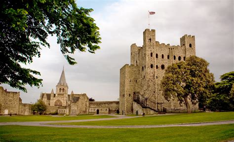 File:Rochester Castle courtyard, 2010.jpg - Wikimedia Commons