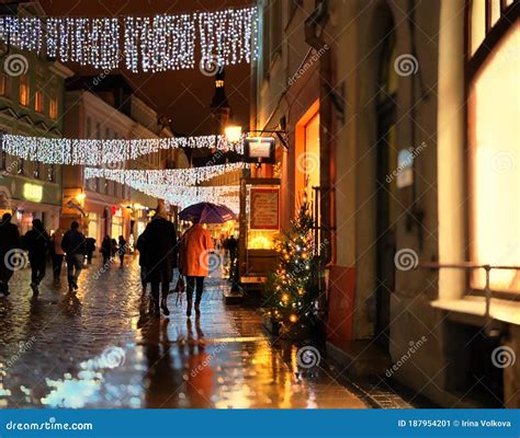 Rainy Christmas City Holiday Street People Walk Under Umbrella