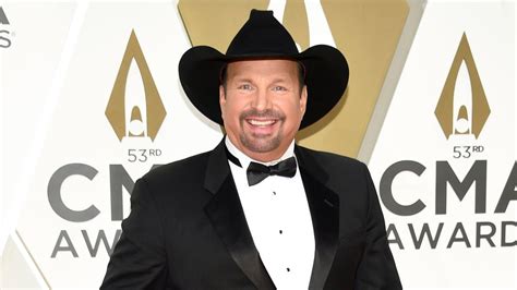 Garth Brooks Net Worth How Much Money The Singer Makes Closer Weekly