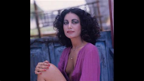 La morte di mia martini, o mimì per amici e parenti, ha segnato profondamente la vita della sorella loredana bertè, che le ha dedicato brani come luna (presentata al festival di sanremo 1997), zona venerdì e mufida. Mia Martini, 25 anni fa la morte della grande cantante