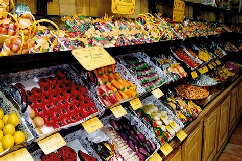 Chef, cdp and commi 1. Difference Between Bakery and Confectionery