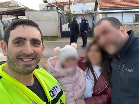 את הנשיא ליוו בביקורו מנהל המרכז. פעוטה חולצה בשלום מרכב נעול ע"י כונן ידידים - ידידים