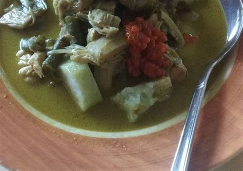 Campuran antara lontong, telur, dan sayur labu ini nikmat serta membuat perut kenyang. Resep: Lontong Sayur 😋 Enak - Resep Dapur