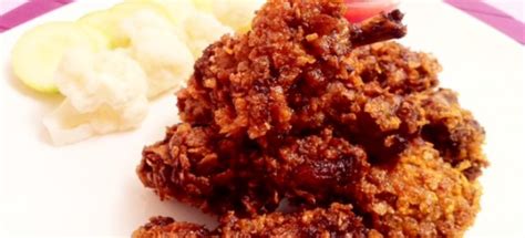 Corn flakes chicken nuggets recipe in urdu. Crispy fried chicken with corn flakes - KFC recipe or ...